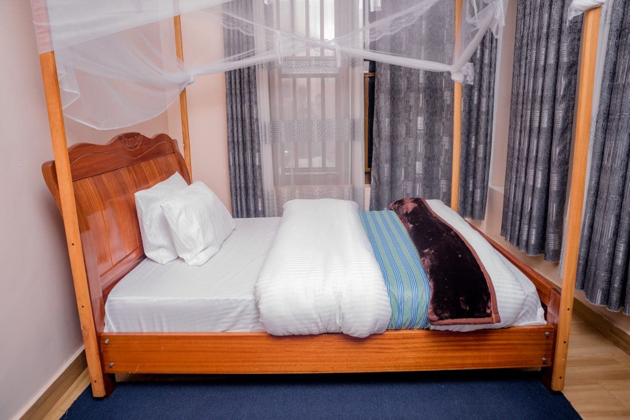 Guest bedroom with garden view