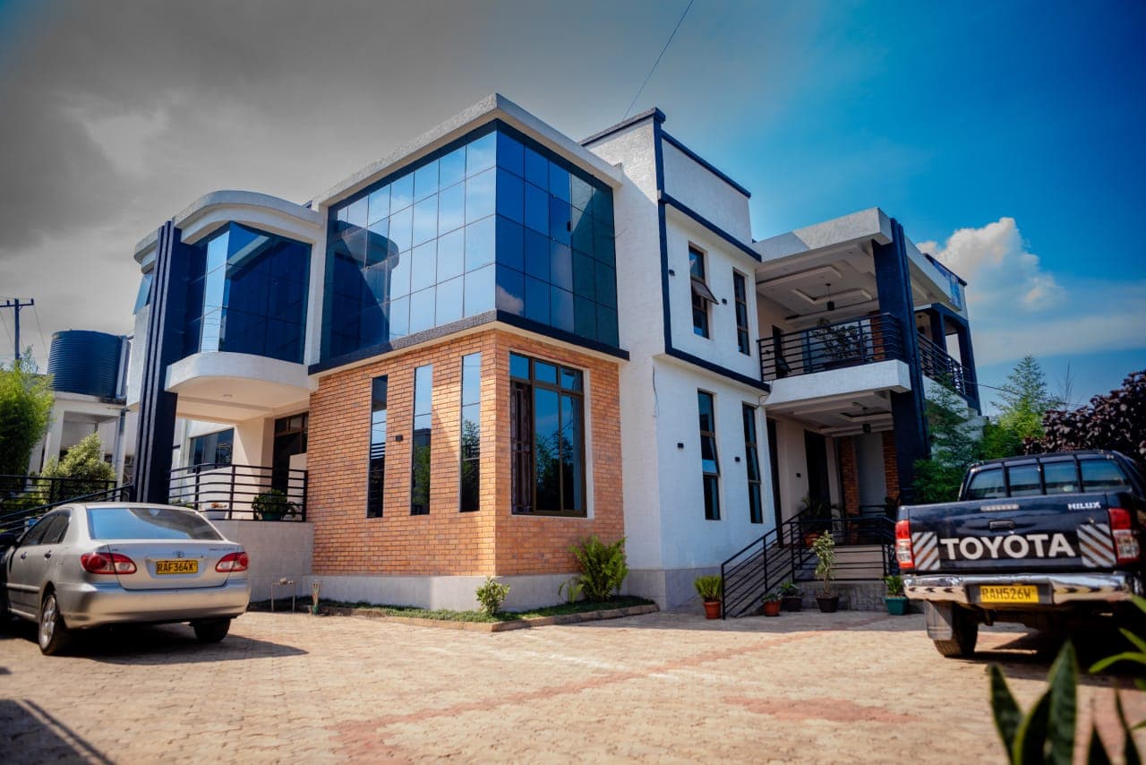 Villa exterior with guest parking